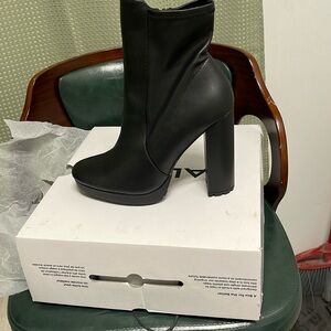 Black high heels leather boots